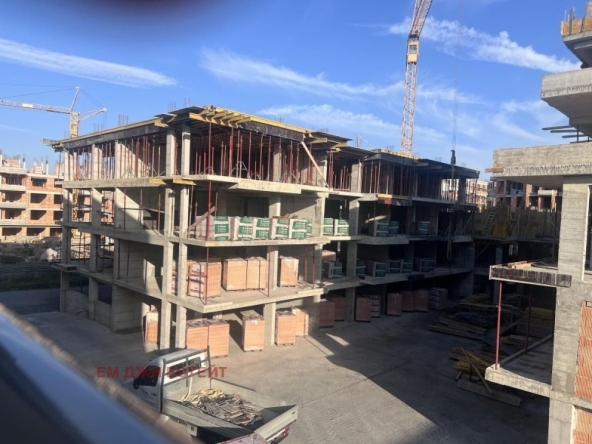 Двустаен апартамент в Поморие - 93 кв.м за 763 €/кв.м - Снимка #1