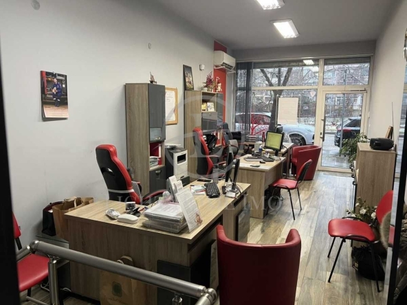 Офис в Пловдив, Младежки Хълм - 89 кв.м за 987 €/кв.м - Снимка #1