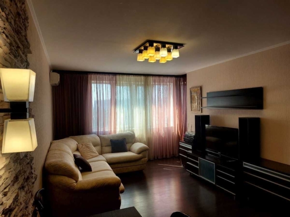 Дава се под наем Тристаен апартамент в София, Зона Б-18 - 85 кв.м за 797.64 € - Снимка #1