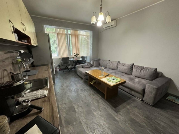 Тристаен апартамент в Пловдив, Център - 75 кв.м за 1391 €/кв.м - Снимка #1