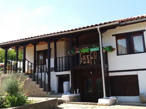 Дава се под наем Къща в Велико Търново, Център - 120 кв.м за 598.23 € - Снимка #1