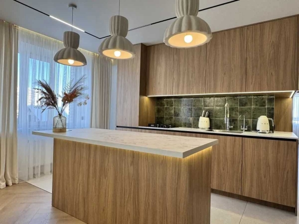 Дава се под наем Тристаен апартамент в София, Зона Б-18 - 100 кв.м за 997.05 € - Снимка #1