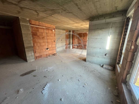 Тристаен апартамент в Пловдив, Остромила - 105 кв.м за 704 €/кв.м - Снимка #1