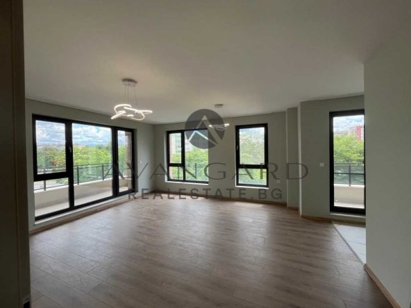 Тристаен апартамент в Пловдив, Христо Смирненски - 140 кв.м за 1297 €/кв.м - Снимка #1
