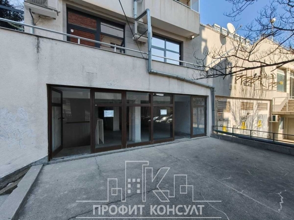 Магазин в Велико Търново, Център - 220 кв.м за 255 €/кв.м - Снимка #1
