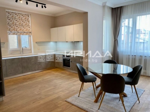 Тристаен апартамент в София, Докторски паметник - 124 кв.м за 2123 €/кв.м - Снимка #1