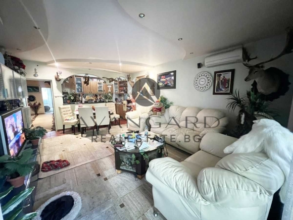 Четиристаен апартамент в Пловдив, Кършияка - 110 кв.м за 1020 €/кв.м - Снимка #1