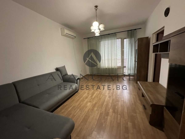 Тристаен апартамент в Пловдив, Център - 72 кв.м за 1061 €/кв.м - Снимка #1