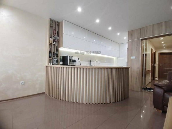 Многостаен апартамент в Бургас, Център - 114 кв.м за 1566 €/кв.м - Снимка #1