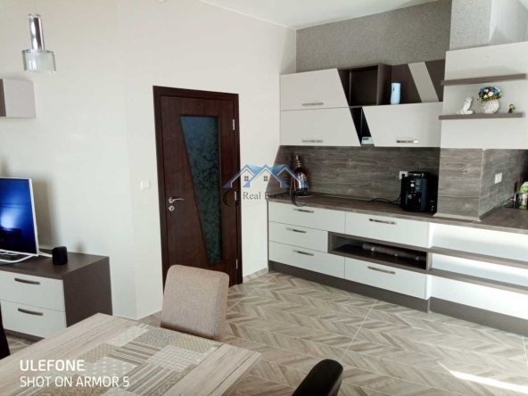 Къща в Варна, Левски - 245 кв.м за 1919 €/кв.м - Снимка #1