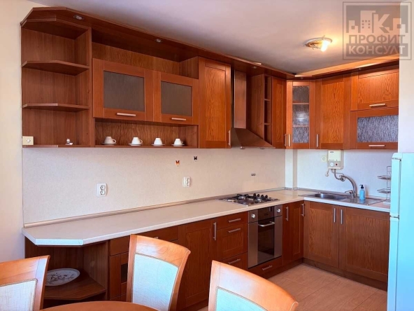 Дава се под наем Двустаен апартамент в Велико Търново, Център - 68 кв.м за 348.84 € - Снимка #1