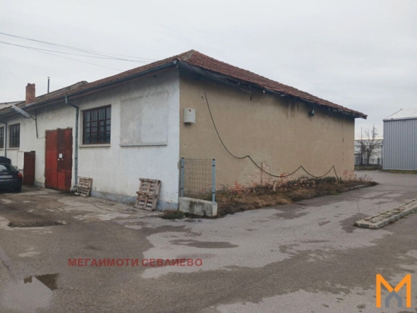 Склад в Севлиево - 330 кв.м за 158 €/кв.м - Снимка #1