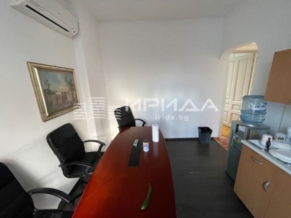 Тристаен апартамент в София, Оборище - 138 кв.м за 1368 €/кв.м - Снимка #1