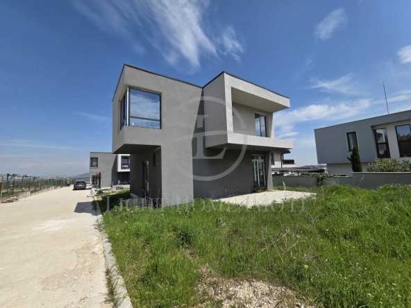Къща в с. Марково, Област Пловдив - 132 кв.м за 874 €/кв.м - Снимка #1