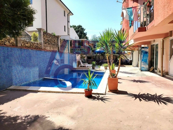 Тристаен апартамент в Несебър - 94 кв.м за 690 €/кв.м - Снимка #1