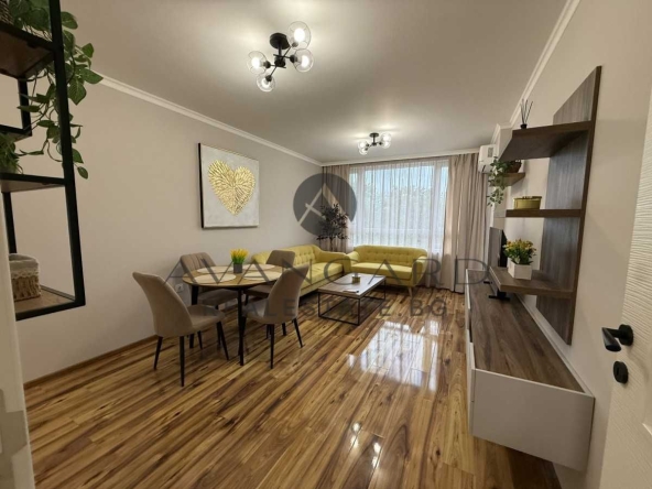 Тристаен апартамент в Пловдив, Център - 102 кв.м за 1140 €/кв.м - Снимка #1