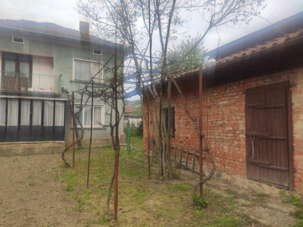 Етаж от къща в Етрополе - 85 кв.м за 589 €/кв.м - Снимка #1