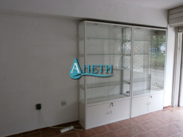 Дава се под наем Магазин в София, Младост 3 - 150 кв.м за 1280 € - Снимка #1