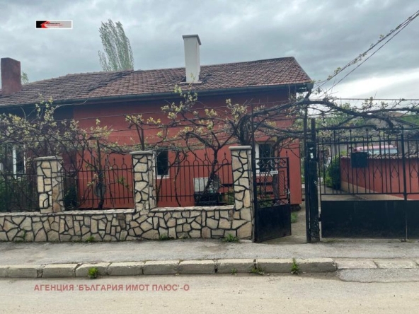 Къща в Перник, Църква - 115 кв.м за 1044 €/кв.м - Снимка #1