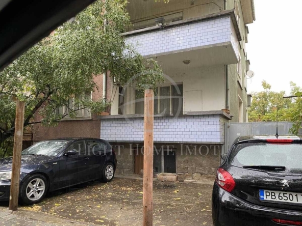 Етаж от къща в Пловдив, Център - 120 кв.м за 2542 €/кв.м - Снимка #1