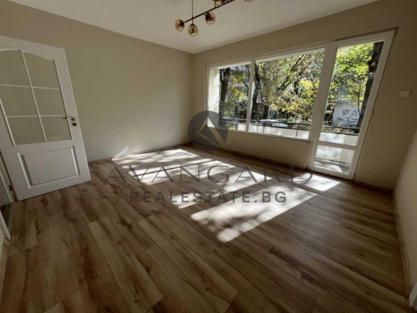 Тристаен апартамент в Пловдив, Център - 86 кв.м за 1512 €/кв.м - Снимка #1