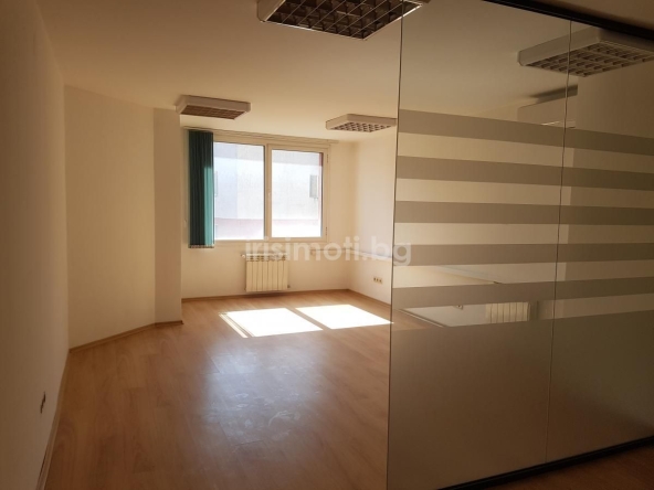 Дава се под наем Офис в София, Център - 62 кв.м за 372 € - Снимка #1