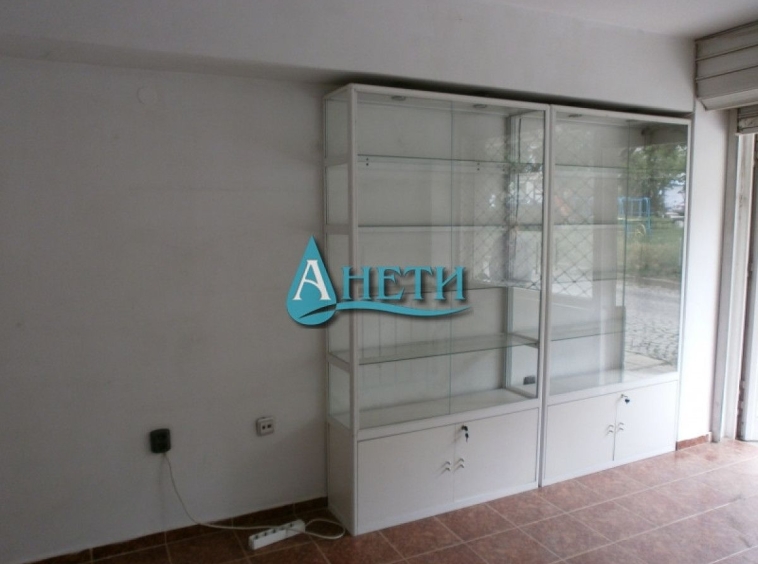 Дава се под наем Магазин в София, Младост 3 - 150 кв.м за 1280 € - Снимка #1