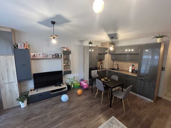 Дава се под наем Тристаен апартамент в София, Света Троица - 90 кв.м за 350 € - Снимка #1