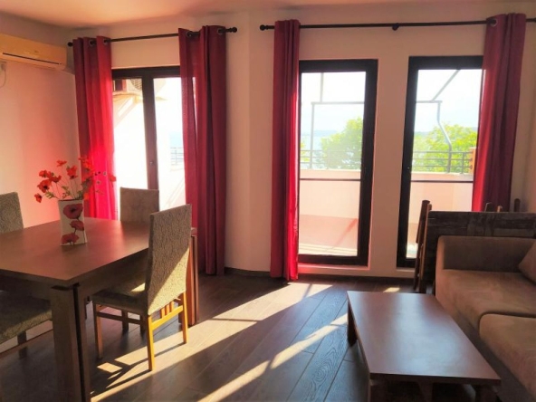 Дава се под наем Тристаен апартамент в Ахелой - 85 кв.м за 600 € - Снимка #1