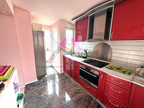 Дава се под наем Мезонет в Варна, Базар Левски - 145 кв.м за 750 € - Снимка #1