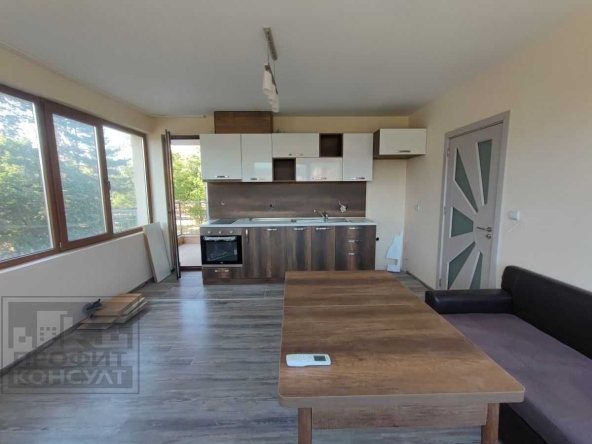 Дава се под наем Тристаен апартамент в Велико Търново, Център - 80 кв.м за 410 € - Снимка #1