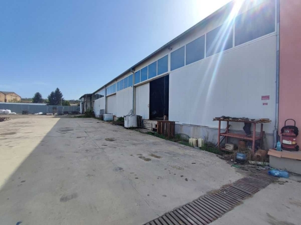 Промишлена сграда в Велико Търново, Център - 1068 кв.м за 609 €/кв.м - Снимка #1