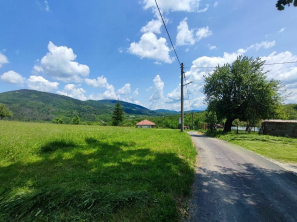 Парцел в с. Мийковци, Област Велико Търново - 7000 кв.м за 5 €/кв.м - Снимка #1