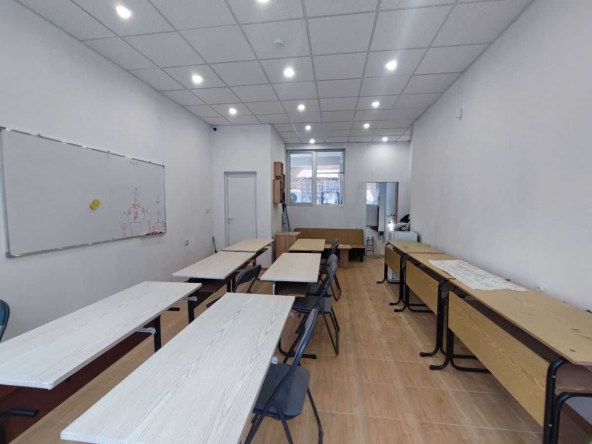 Дава се под наем Офис в Велико Търново, Център - 123 кв.м за 448.8 € - Снимка #1