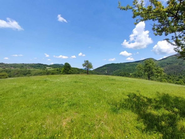 Парцел в Велико Търново, Център - 7000 кв.м за 5 €/кв.м - Снимка #1