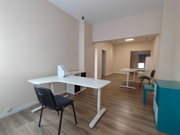 Дава се под наем Офис в Велико Търново, Център - 95 кв.м за 598.23 € - Снимка #1