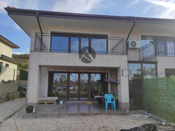 Къща в с. Марково, Област Пловдив - 192 кв.м за 1208 €/кв.м - Снимка #1