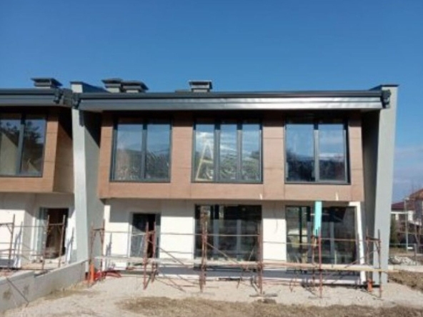 Къща в с. Панчарево, Област София-град - 253 кв.м за 1102 €/кв.м - Снимка #1