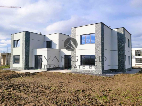 Къща в Пловдив, Остромила - 312 кв.м за 1026 €/кв.м - Снимка #1