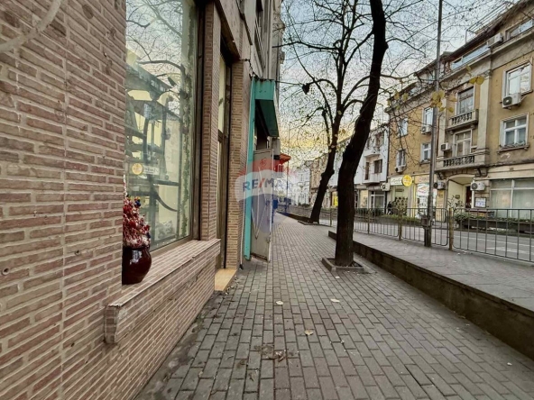 Магазин в Варна, Център - 26 кв.м за 1668 €/кв.м - Снимка #1
