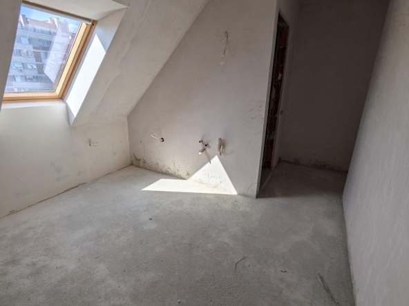 Двустаен апартамент в Бургас, Възраждане - 84 кв.м за 916 €/кв.м - Снимка #1