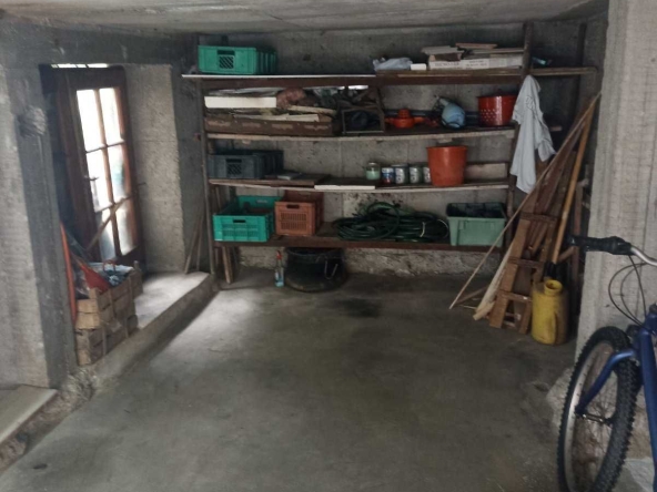 Дава се под наем Гараж / Паркомясто в Бургас, Център - 20 кв.м за 30.6 € - Снимка #1