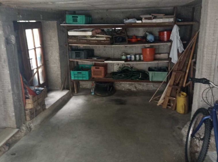 Дава се под наем Гараж / Паркомясто в Бургас, Център - 20 кв.м за 30.6 € - Снимка #1