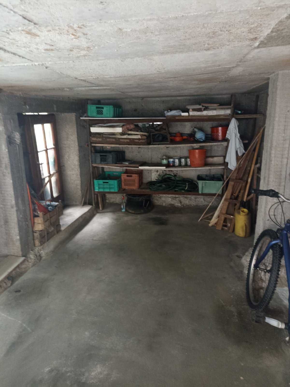 Дава се под наем Гараж / Паркомясто в Бургас, Център - 20 кв.м за 30.6 € - Снимка #1