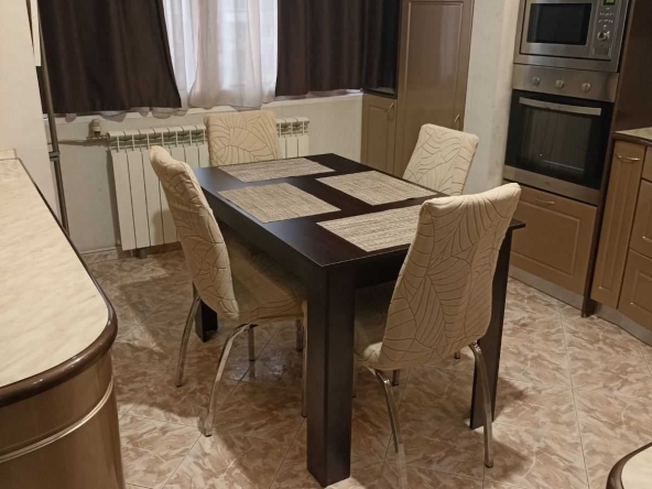 Дава се под наем Тристаен апартамент в София, Красно село - 85 кв.м за 700 € - Снимка #1