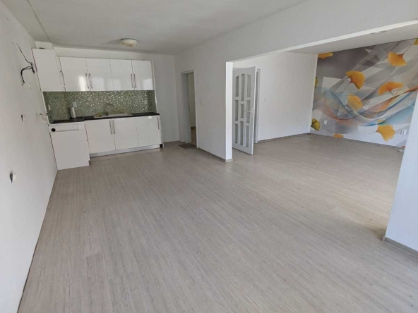 Тристаен апартамент в Бургас, Център - 156 кв.м за 1161 €/кв.м - Снимка #1