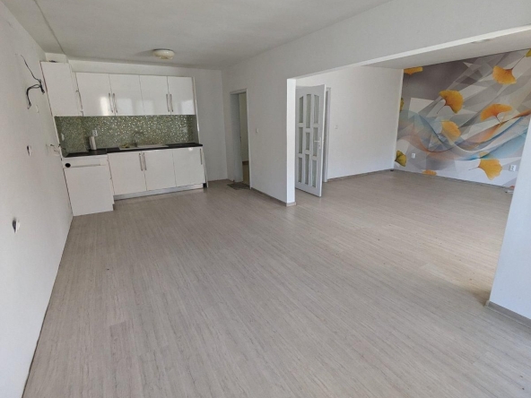 Тристаен апартамент в Бургас, Център - 156 кв.м за 2276 €/кв.м - Снимка #1