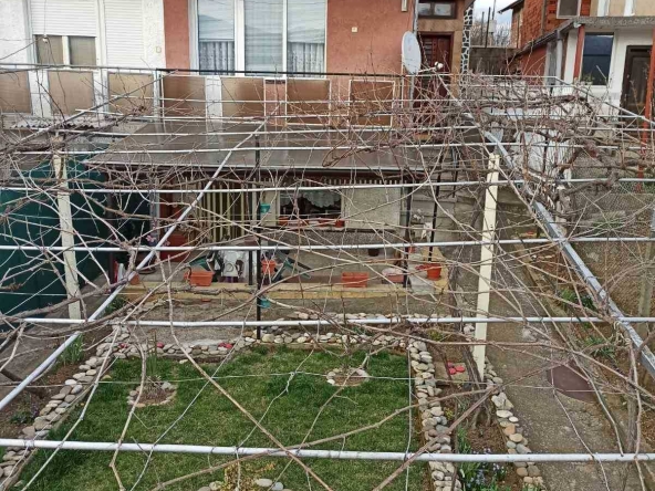 Къща в Кюстендил, Бузлуджа - 204 кв.м за 538 €/кв.м - Снимка #1