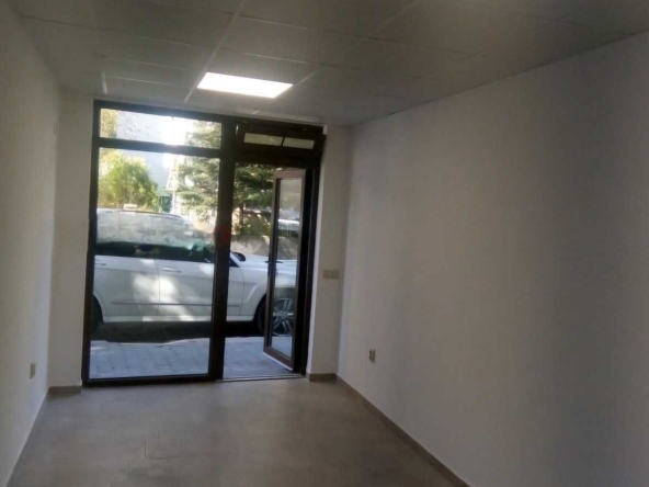 Дава се под наем Офис в Благоевград, Идеален център - 21 кв.м за 153 € - Снимка #1