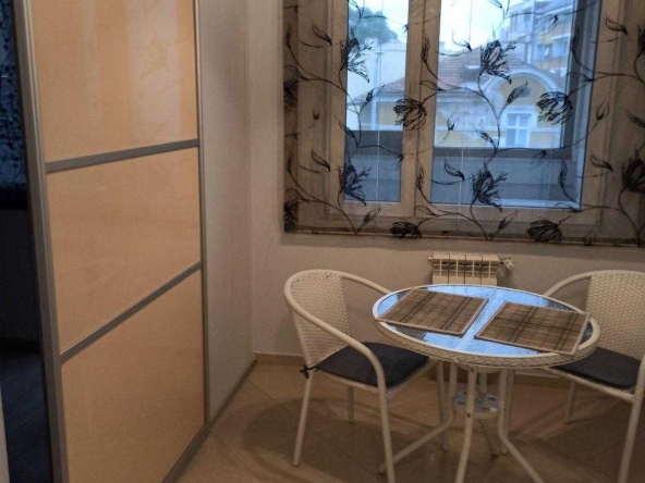 Дава се под наем Двустаен апартамент в София, Център - 65 кв.м за 560 € - Снимка #1